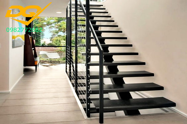 Chọn cầu thang sắt đẹp cho nhà nhỏ 2024: Dù không gian ngôi nhà của bạn nhỏ gọn, thiết kế cầu thang sắt đẹp vẫn có thể tạo điểm nhấn độc đáo và ấn tượng. Năm 2024, chúng tôi cung cấp nhiều lựa chọn cầu thang sắt đẹp cho nhà nhỏ, từ cầu thang xoắn ốc đến mẫu cầu thang đơn giản và tiện dụng. Tạo nên không gian sống thoải mái và đẹp nhất cho gia đình bạn.