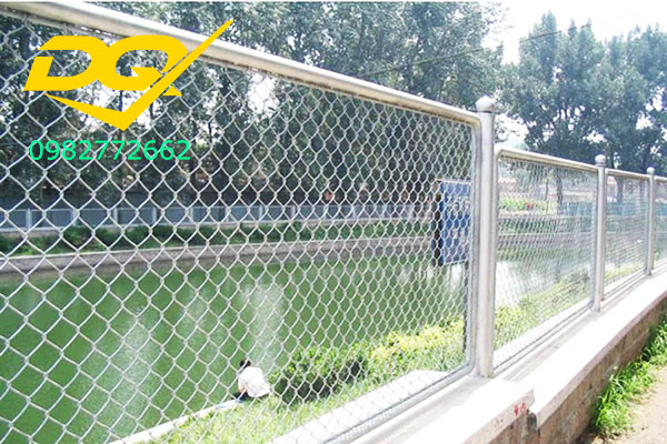 Lắp đặt hàng rào lưới là giải pháp lý tưởng cho những khách hàng muốn xây dựng hàng rào an toàn và thẩm mỹ. Với chất lượng tốt, hàng rào lưới là lựa chọn thông minh để bảo vệ và trang trí cho ngôi nhà của bạn.