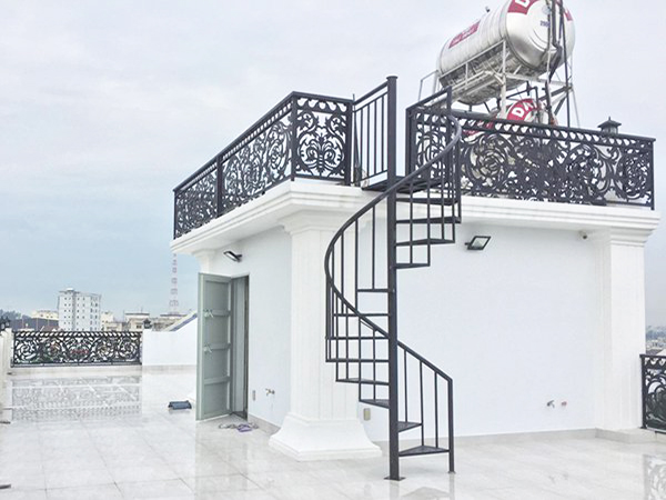 Mẫu cầu thang xoắn ốc lên sân thượng đẹp và hiện đại tiết kiệm tối đa diện tích và không gian cho ngôi nhà bạn